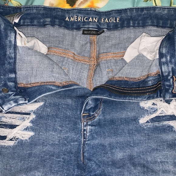 Blue distressed American Eagle high-waisted shorts - Picture 4 of 6